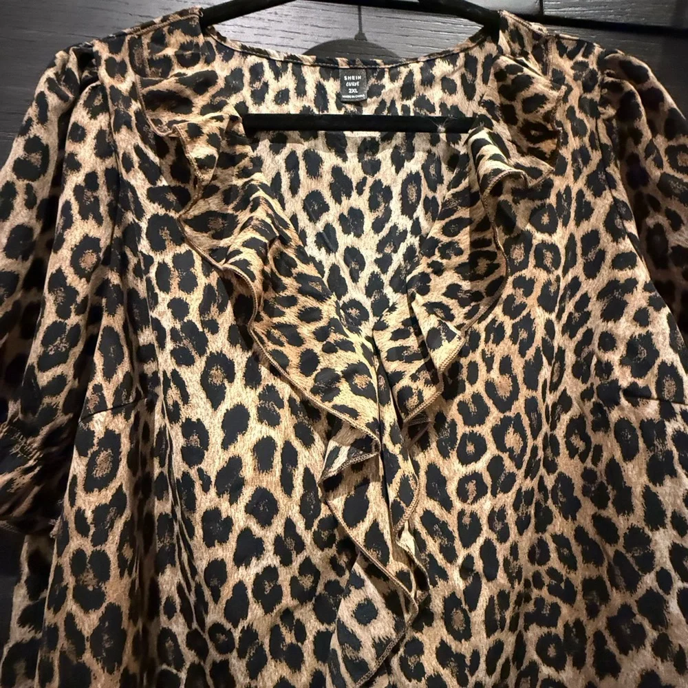 Leopard Print Ruffle Blouse - Picture 3 of 4